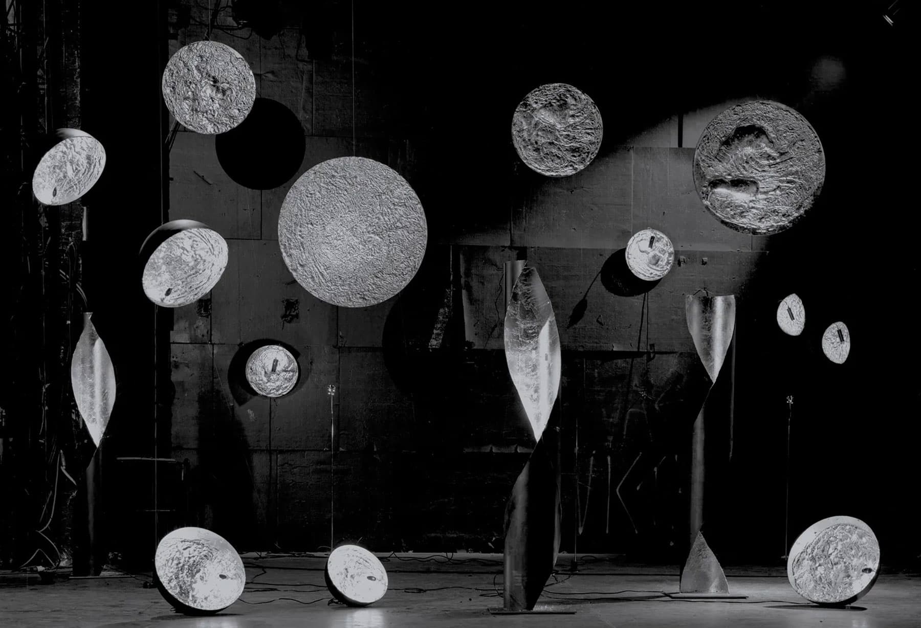 <p class="p1">Milano, Teatro Ciak: installazione Stchu-Moon</p>