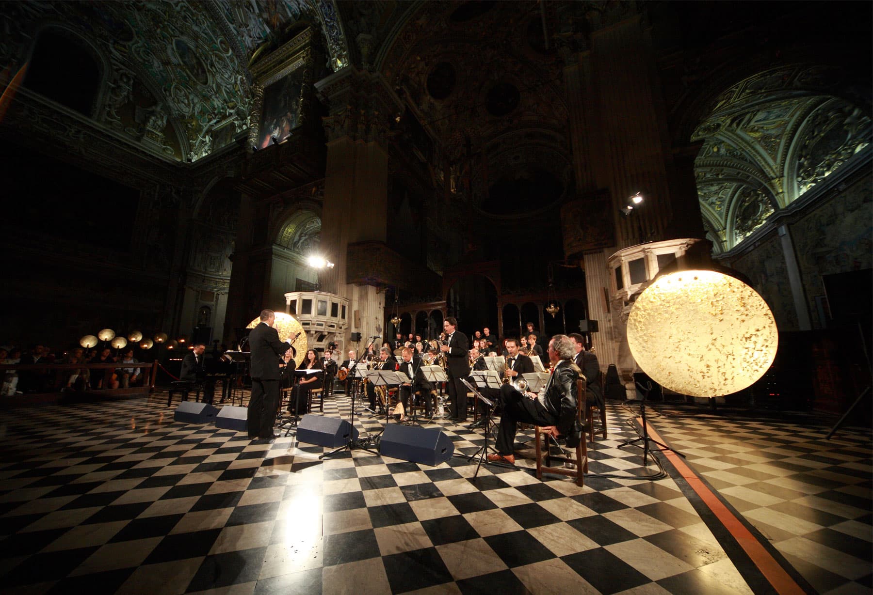 <p>Bérgamo: instalación «Lux Chaos Magnum» para el concierto Notti di Luce.</p>
