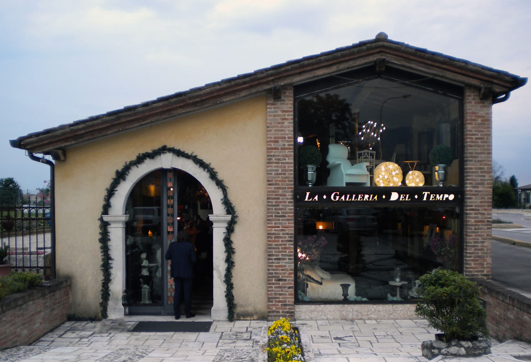 <p>Treviso, Biennale d’Arte di Asolo: installazione presso Galleria del Tempo</p>