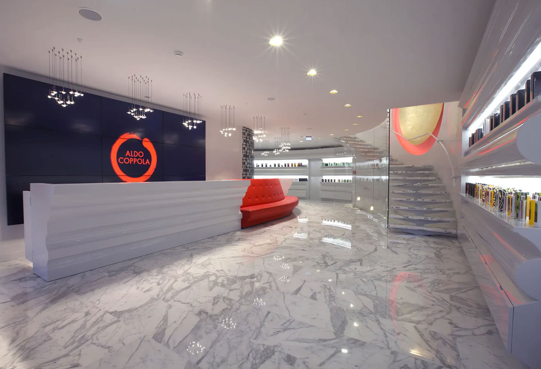 <p>In collaborazione con l’architetto Anton Kobrinetz, Catellani & Smith illumina l’atelier “Kingdom of Beauty” in Corso Europa a Milano.</p>