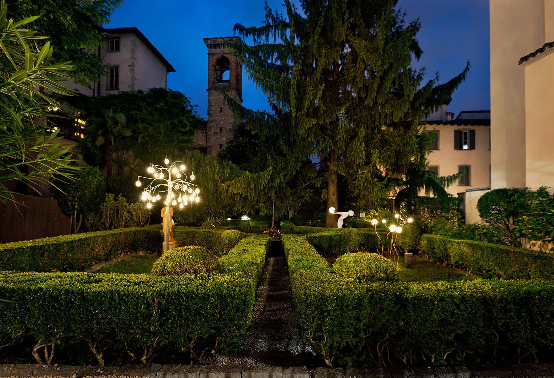 <p>In collaborazione con Architettura Sonora, Catellani & Smith partecipa a “I Maestri del Paesaggio”, manifestazione organizzata da Arketipos e dedicata al “Feeding landscape”: in questa occasione presenta alcuni prototipi della futura collezione di lampade da esterno.</p>
