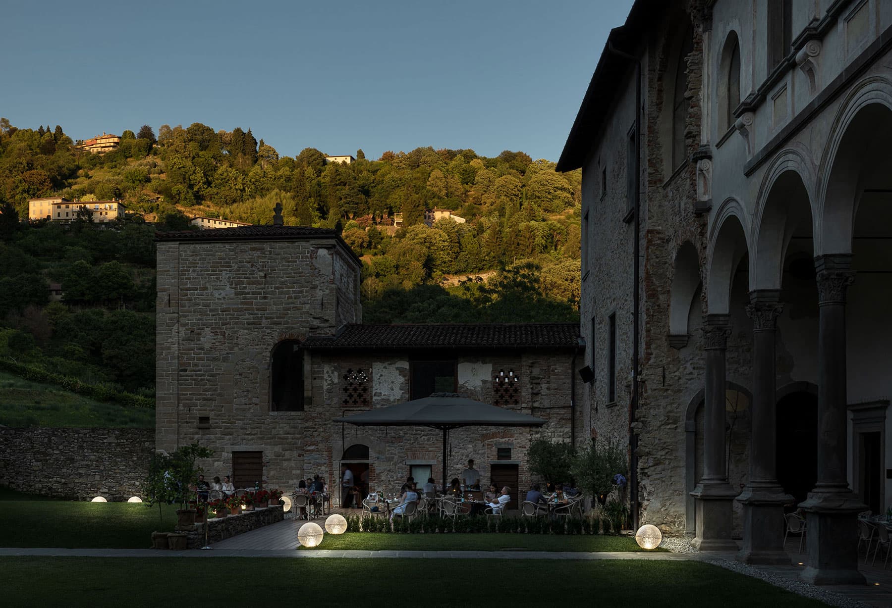 <p>Bergamo, Ex Monastero di Astino: installazione outdoor</p>